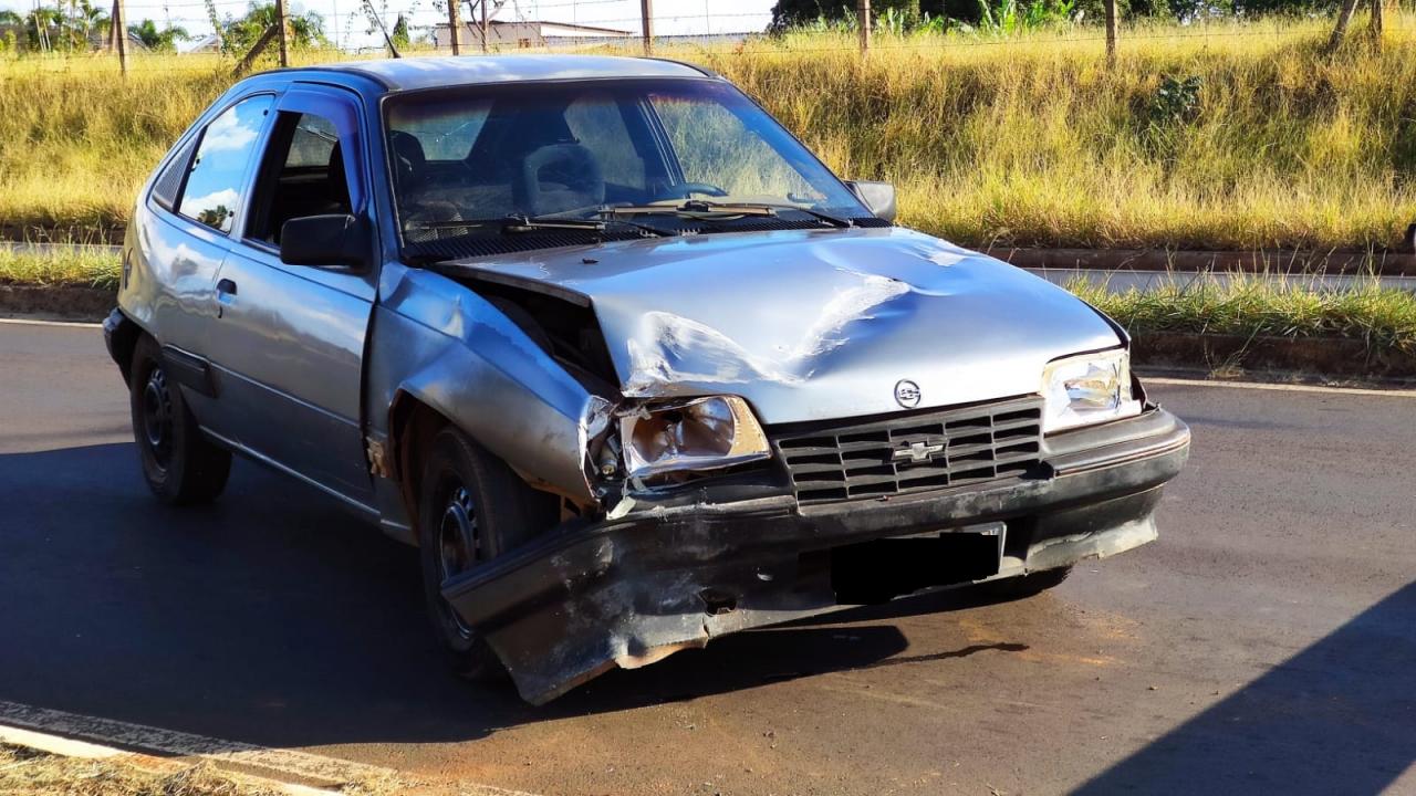 Foto 3 de 8 — ​Motorista perde o controle bate e derruba poste na vicinal Araraquara – Bueno